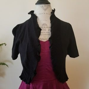 Elle cropped black shrug sz. M
